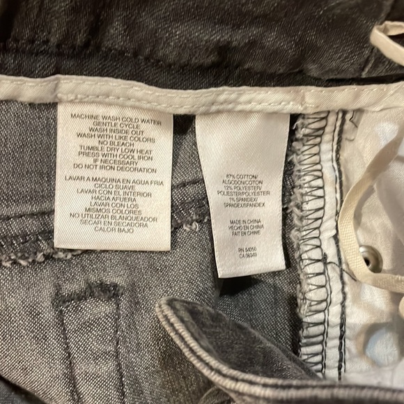 Jones New York Sport Women’s 8 Sequins Stretch Jeans - Picture 6 of 7